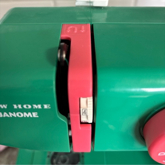 Janome New Home Rare Watermelon Model 525B Sewing Machine Works Great! W/ Extras - Picture 12 of 16